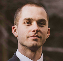 Thomas Whitfield en portrait, spécialiste du marché crypto et analyste en trading